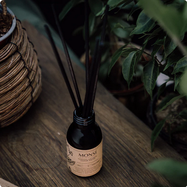 100ml. namų kvapas su lazdelėmis Juodasis gintaras ir laukinė žibutė - Image 2